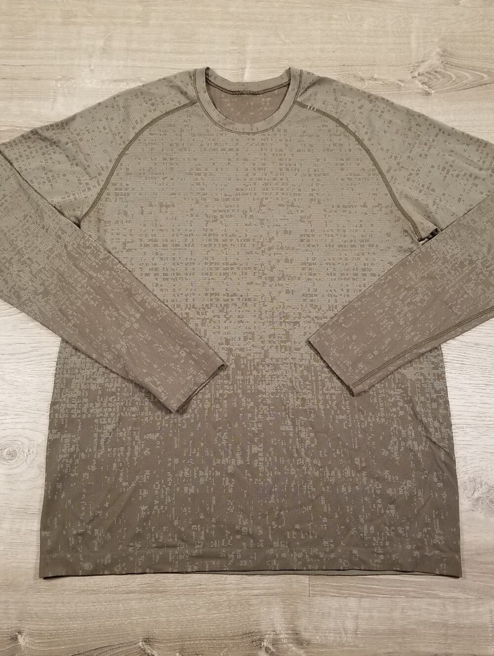 Lululemon Metal Vent Tech Long Sleeve Green Digital Camo Shirt Mens Large